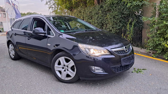 Opel Astra 2011
