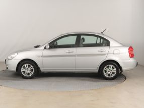Hyundai Accent - 2010