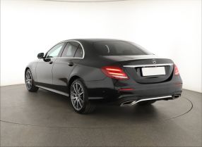 Mercedes-Benz E - 2020
