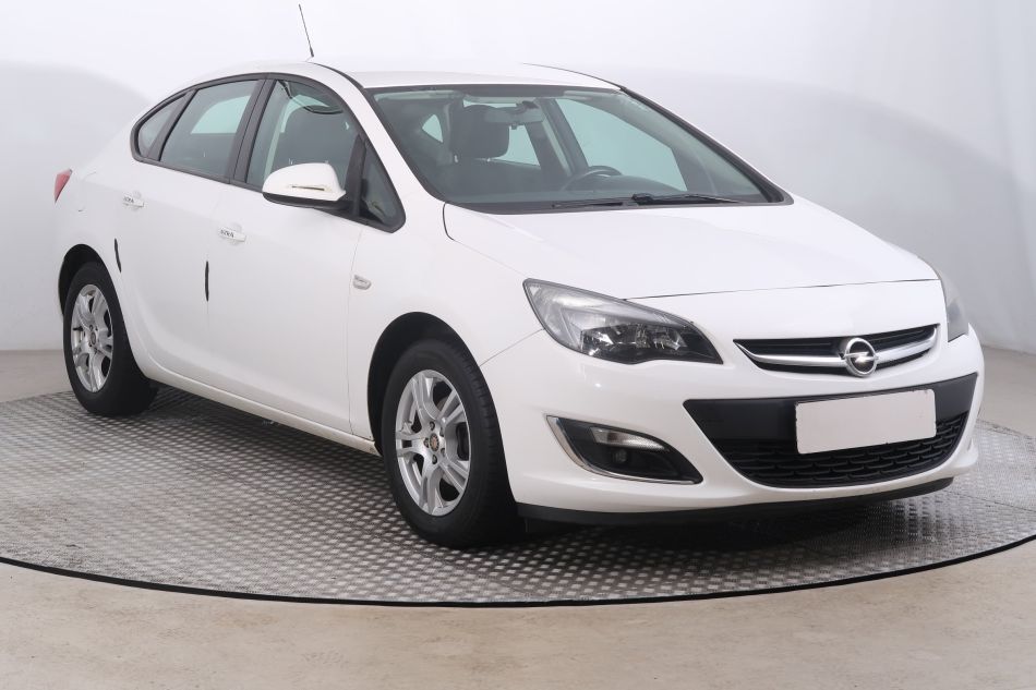 Opel Astra - 2013