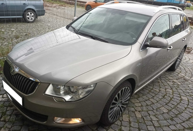 Škoda Superb 2012