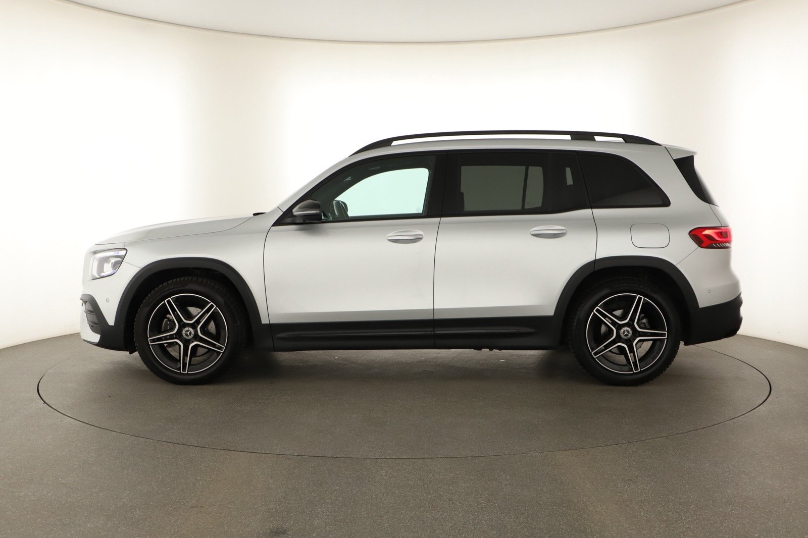 Mercedes-Benz GLB - 2021