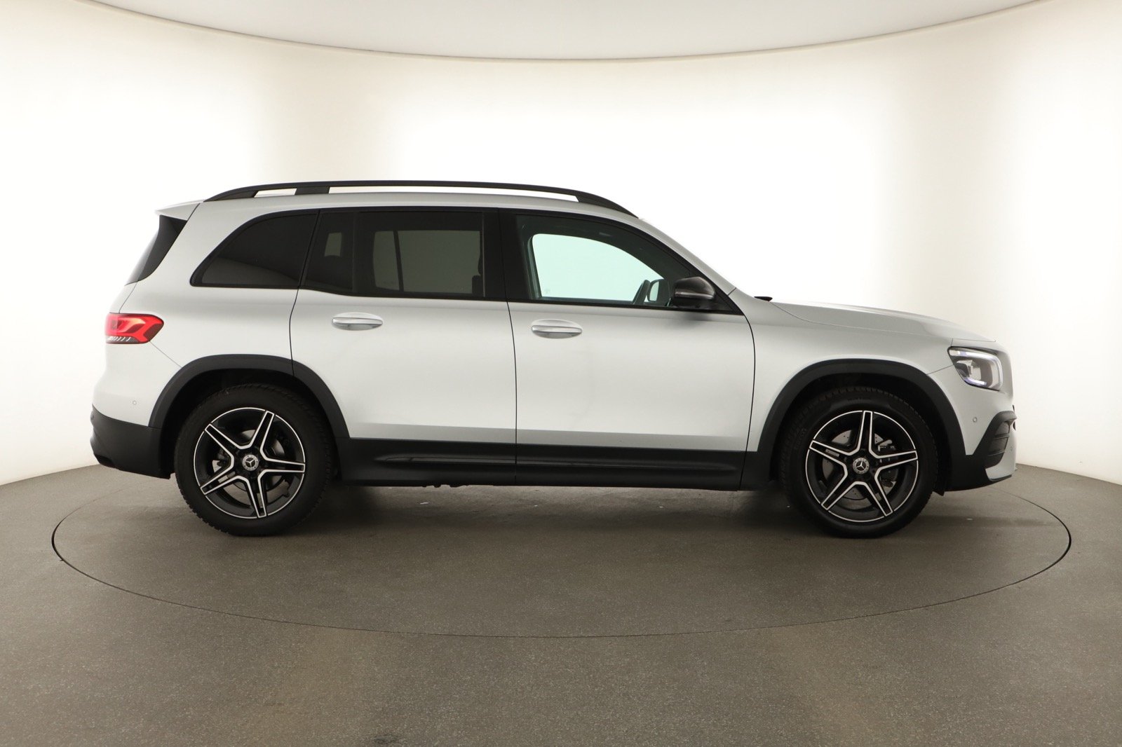 Mercedes-Benz GLB - 2021