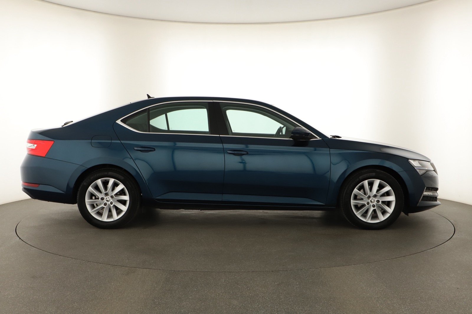 Škoda Superb - 2021