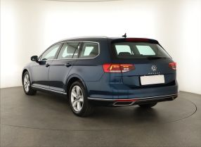 Volkswagen Passat - 2021
