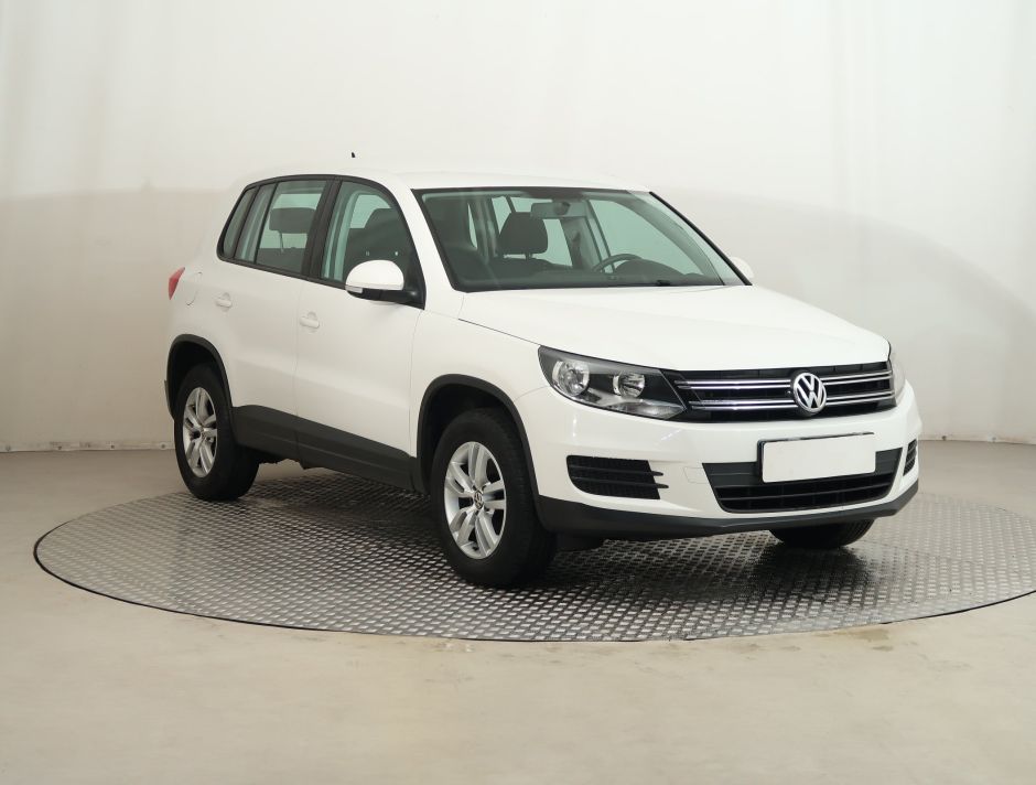 Volkswagen Tiguan - 2011