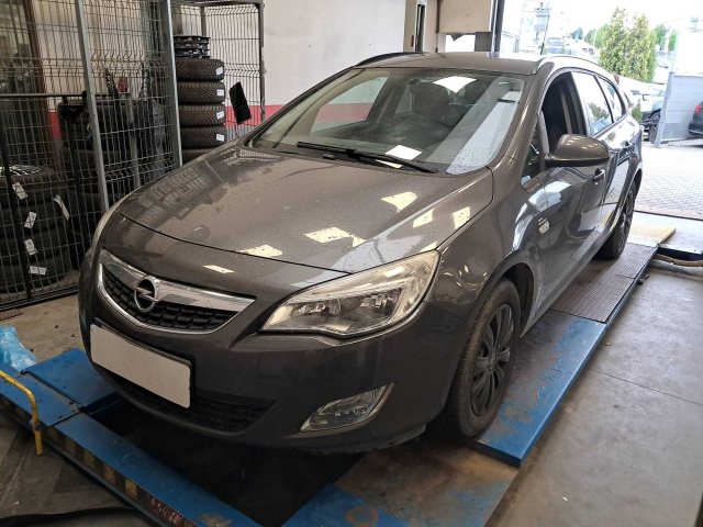 Opel Astra 2011