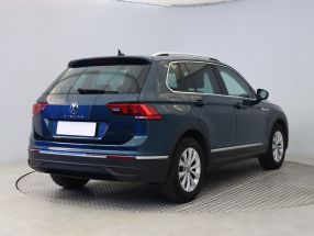 Volkswagen Tiguan - 2021