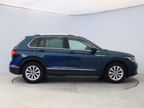 Volkswagen Tiguan - 2021