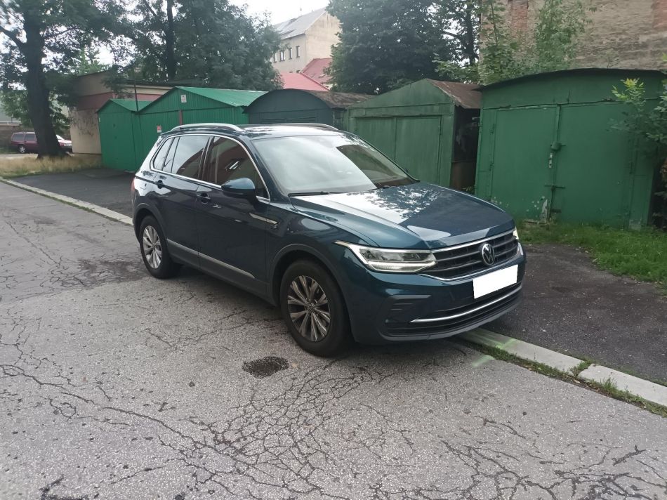 Volkswagen Tiguan - 2021