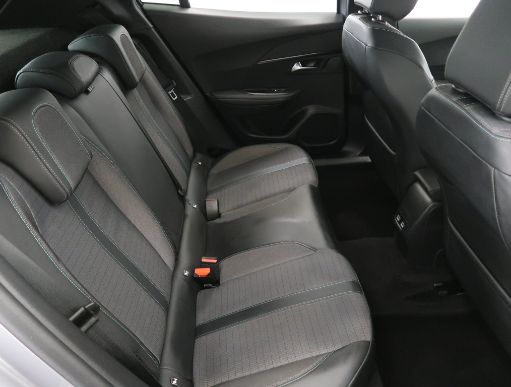Peugeot e-2008