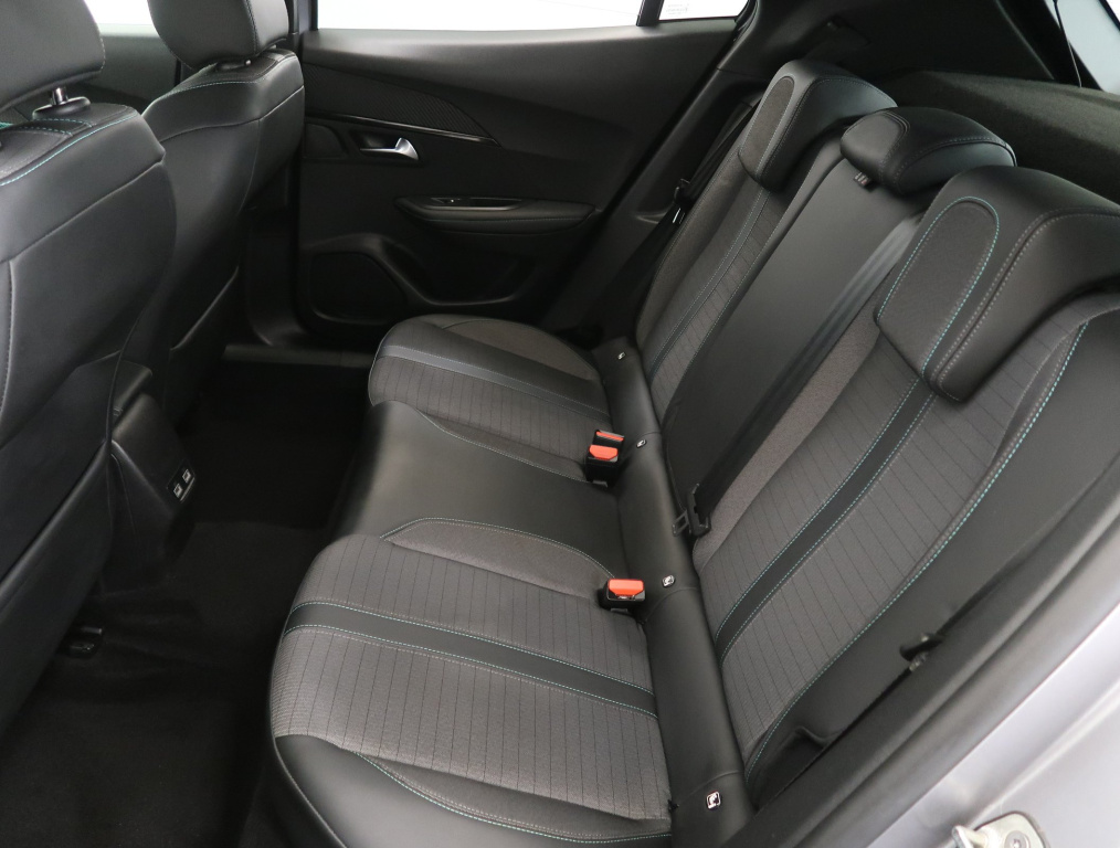 Peugeot e-2008