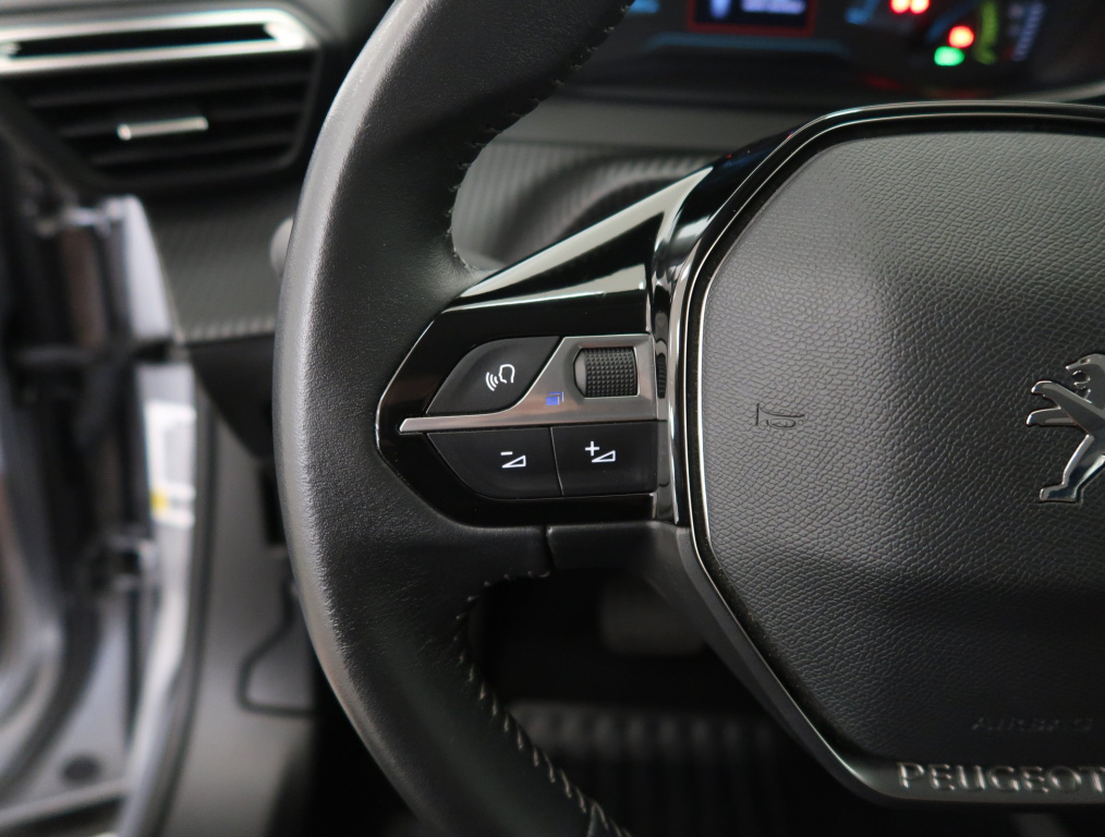 Peugeot e-2008