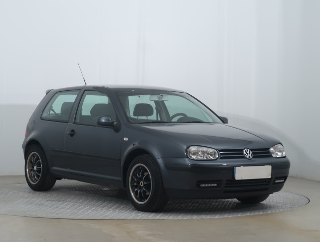 Volkswagen Golf, 2001