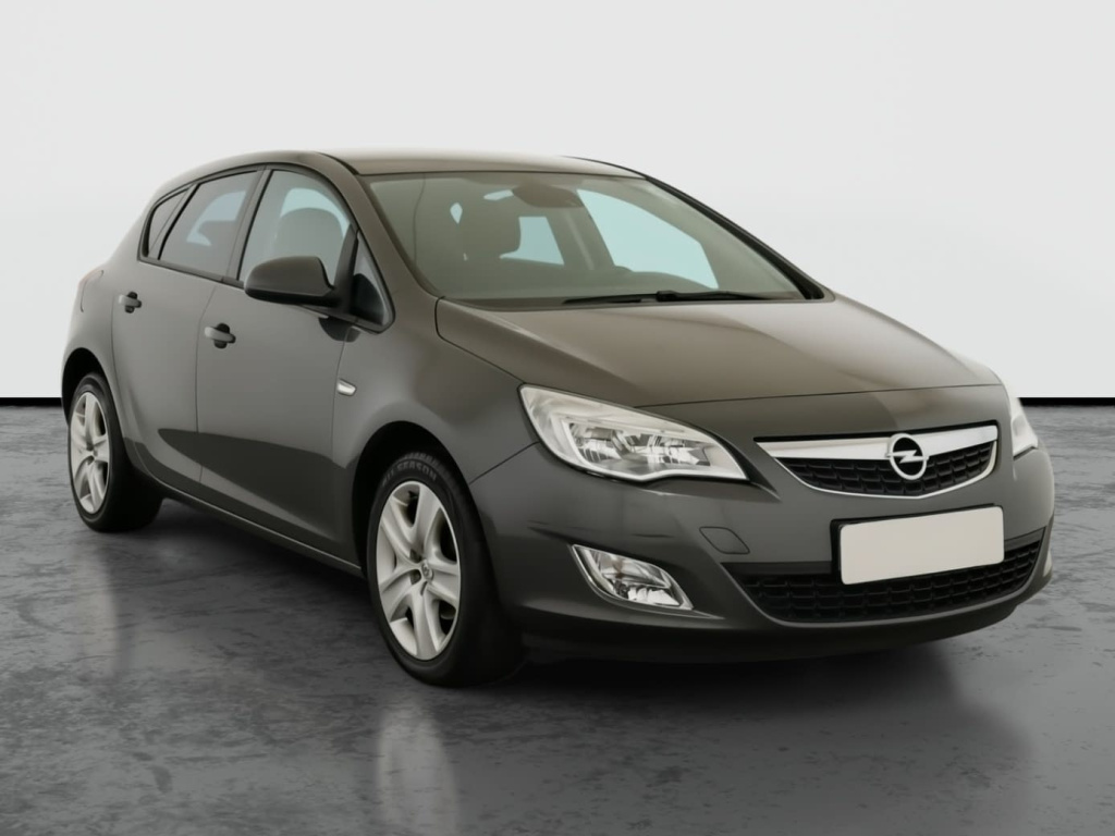 Opel Astra, 2011