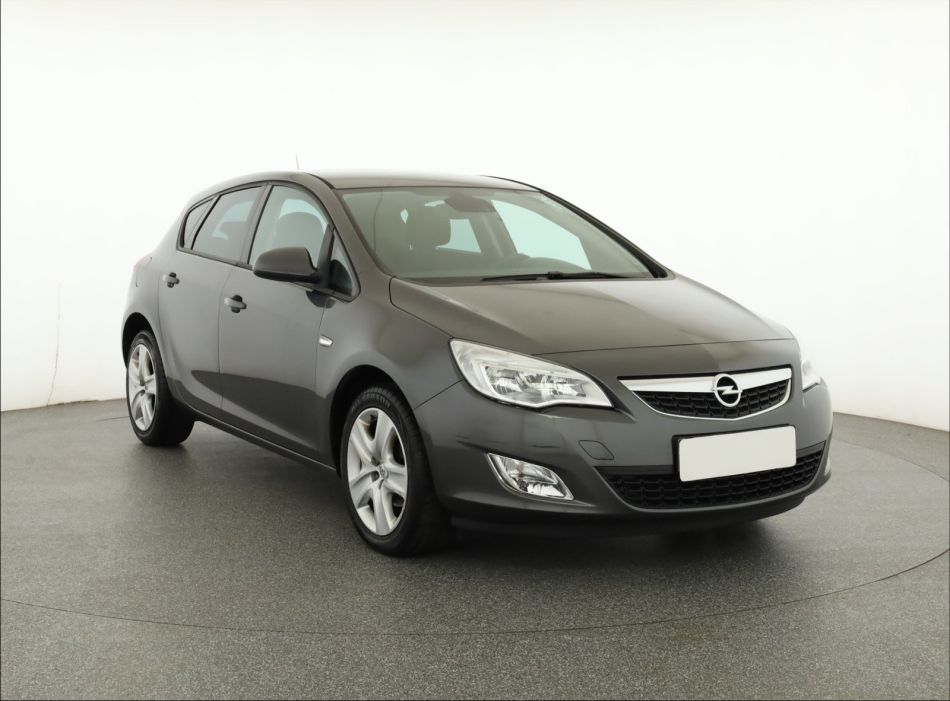 Opel Astra - 2011