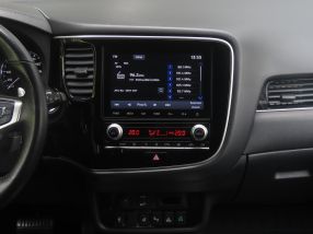 Mitsubishi Outlander - 2020