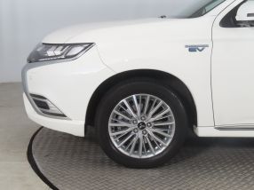 Mitsubishi Outlander - 2020