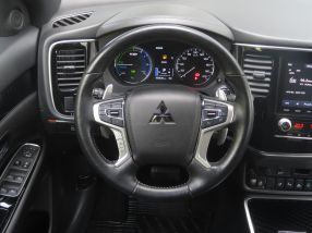 Mitsubishi Outlander - 2020