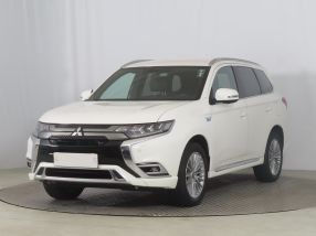 Mitsubishi Outlander - 2020
