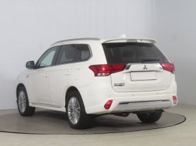 Mitsubishi Outlander - 2020