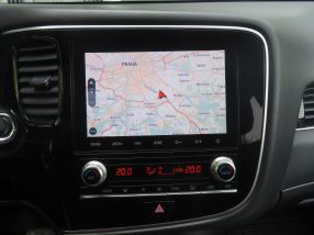 Mitsubishi Outlander - 2020