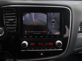 Mitsubishi Outlander - 2020