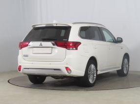 Mitsubishi Outlander - 2020