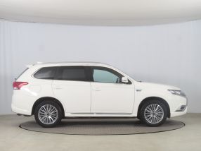 Mitsubishi Outlander - 2020