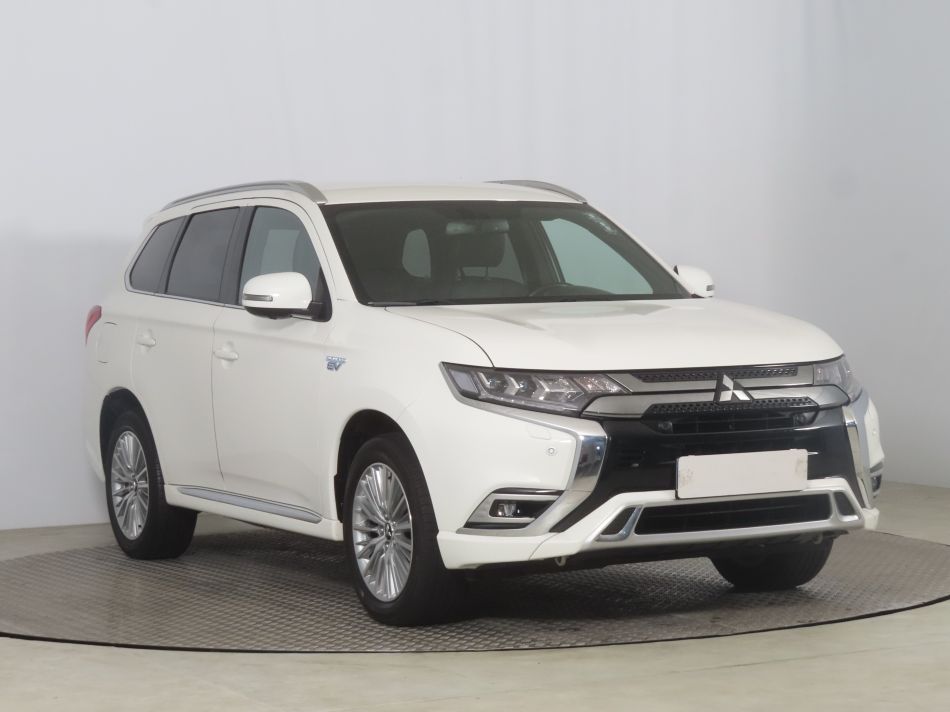 Mitsubishi Outlander - 2020