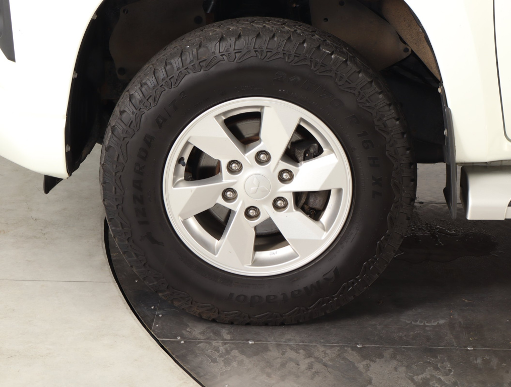Mitsubishi L200
