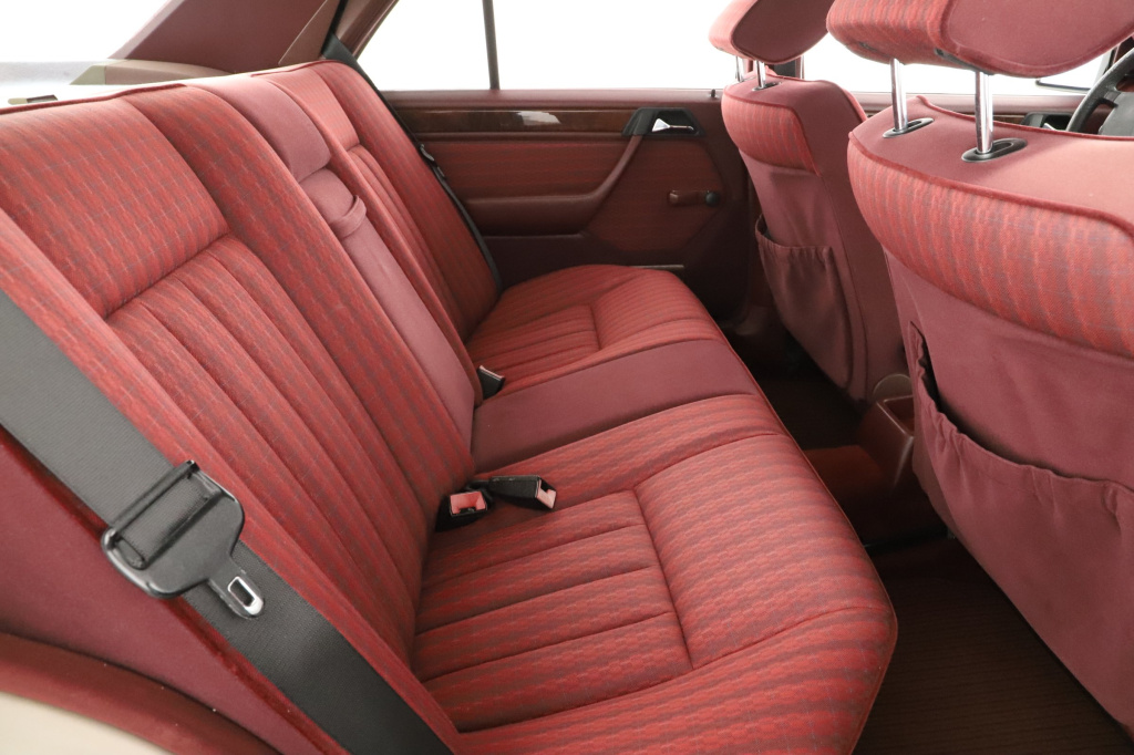 Mercedes-Benz W124