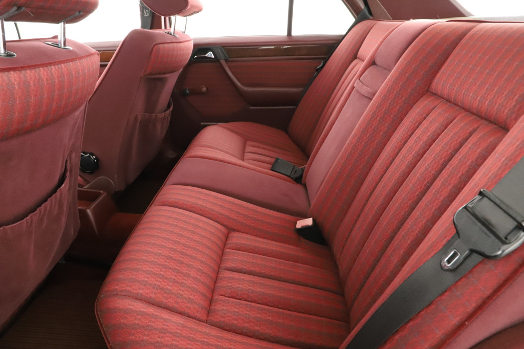 Mercedes-Benz W124
