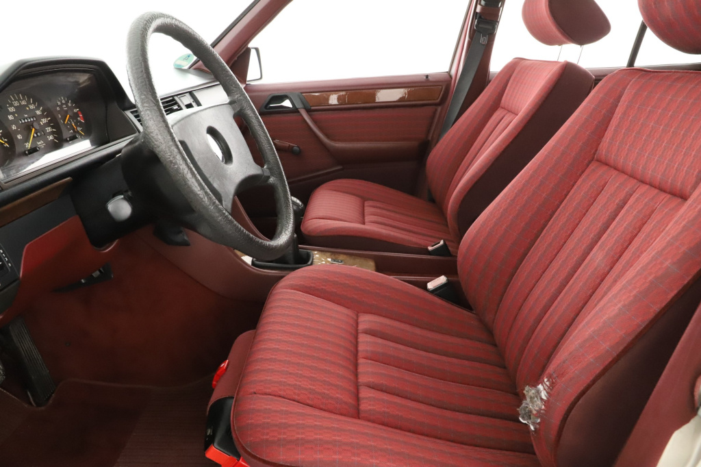 Mercedes-Benz W124