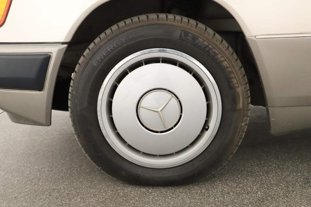 Mercedes-Benz W124