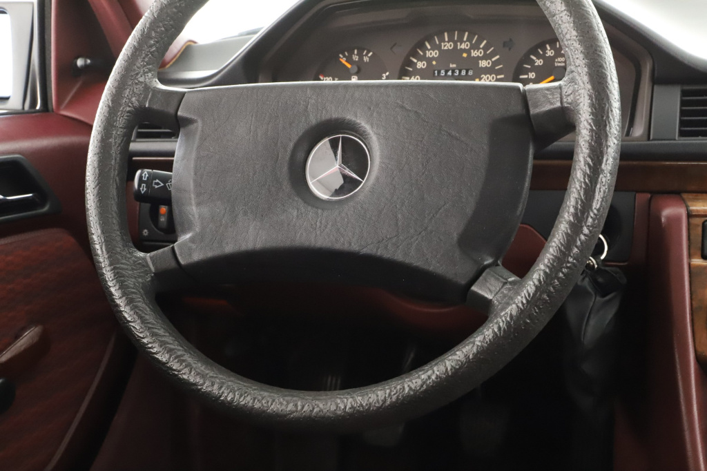 Mercedes-Benz W124