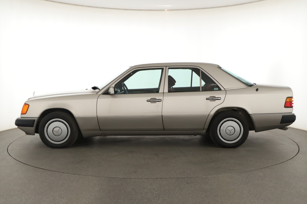 Mercedes-Benz W124