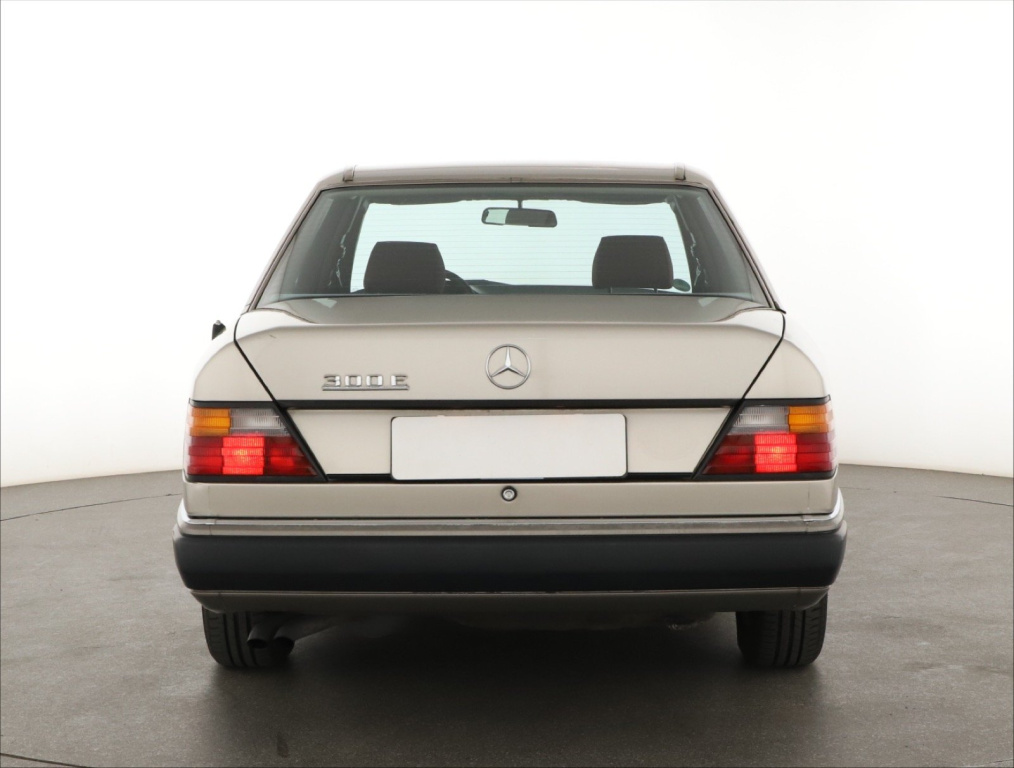 Mercedes-Benz W124