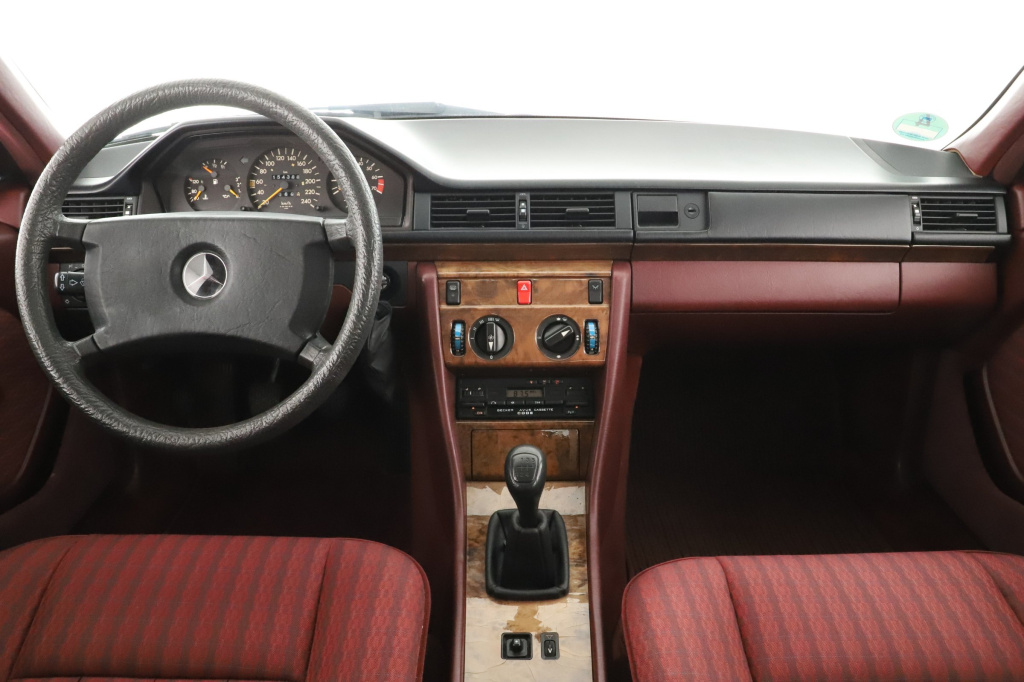 Mercedes-Benz W124