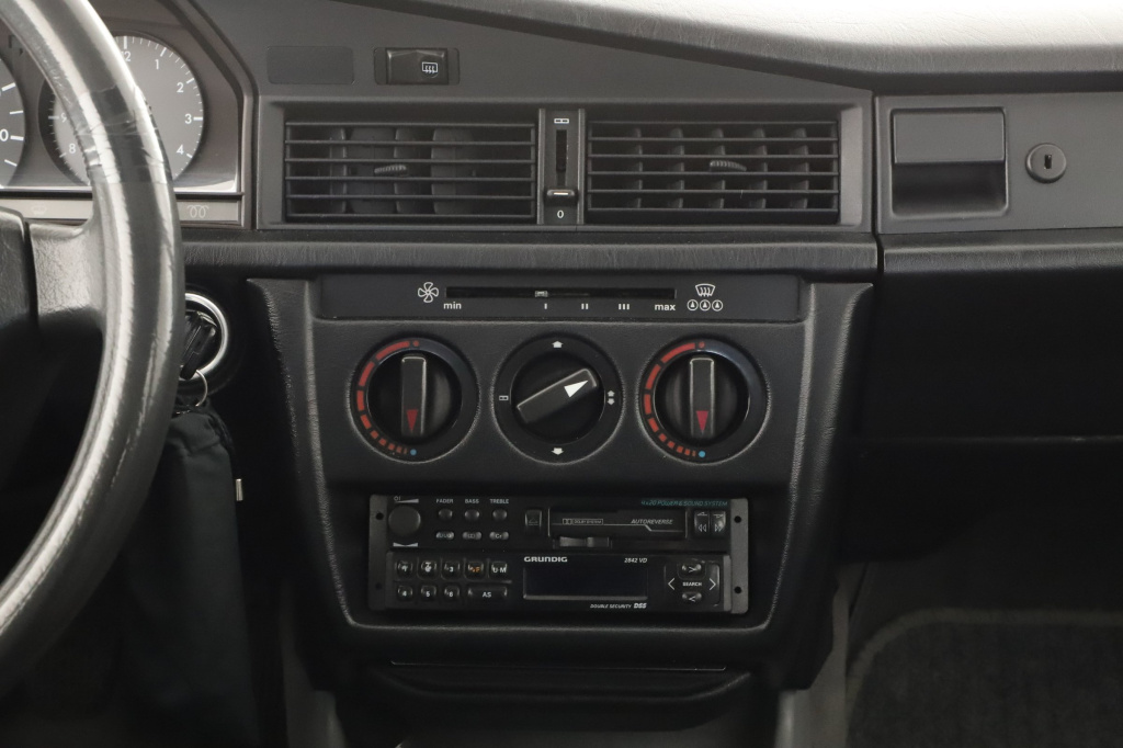 Mercedes-Benz 190