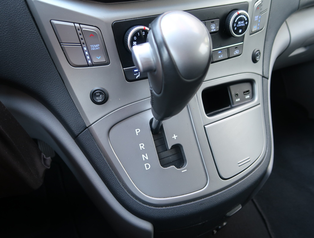 Hyundai H-1 Tour