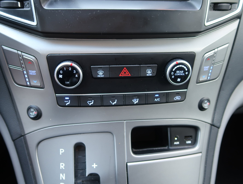 Hyundai H-1 Tour
