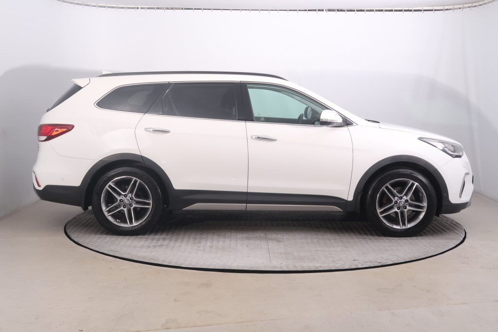 Hyundai Grand Santa Fe