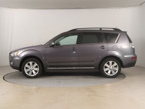 Mitsubishi Outlander - 2012