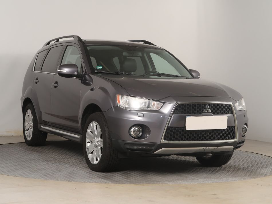 Mitsubishi Outlander - 2012