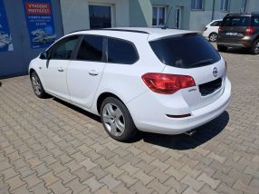 Opel Astra - 2011