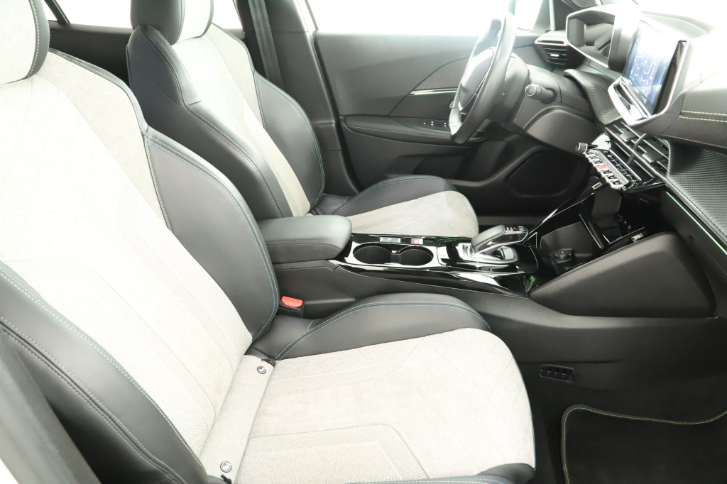 Peugeot e-2008