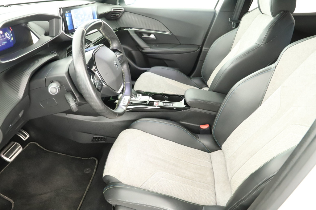 Peugeot e-2008