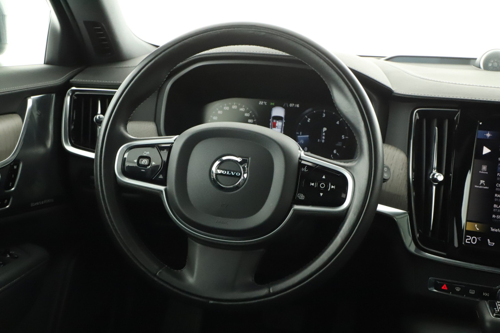 Volvo V90 Cross Country