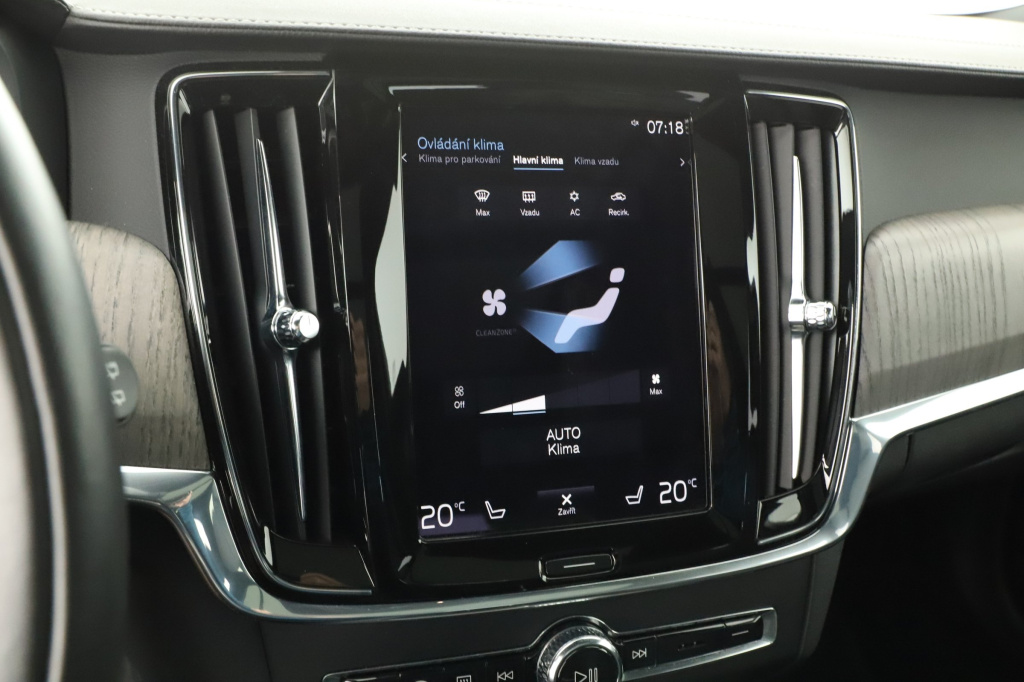 Volvo V90 Cross Country